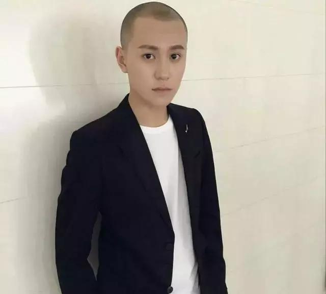 光头是检验男神的标准李易峰羞涩王俊凯仿佛换了个人