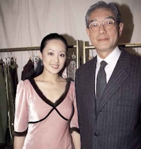 42岁陈小韵做幸福人妻洗白偷窃污点,曾公开斥父亲陈曜旻恋章小蕙