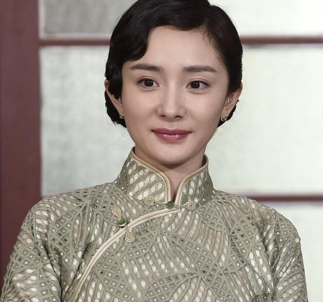 杨幂脸型成为热议焦点,这些年她为了遮盖自己的方脸也费了不少力