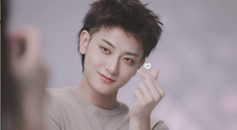 吹爆黄子韬创1时候的锡纸烫这个发型还是很挑脸的