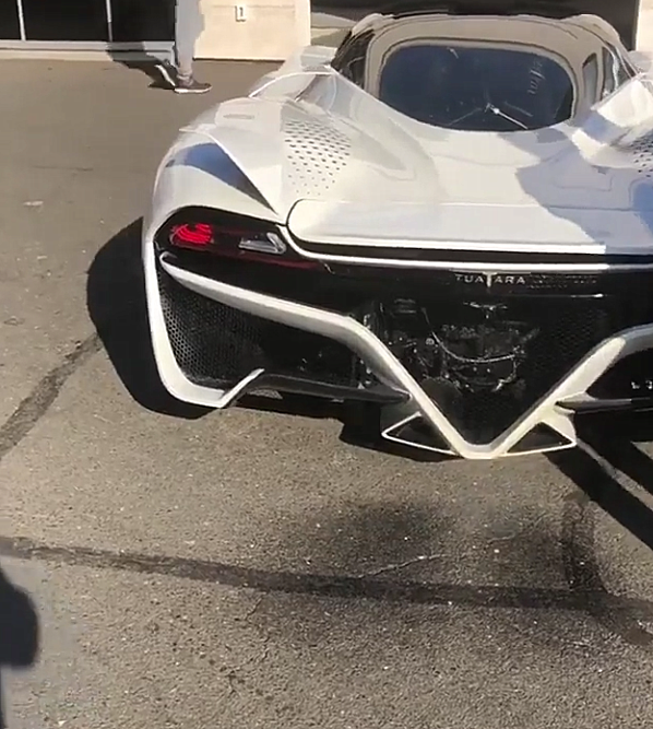 这款超跑中文名"大蜥蜴",车价5000万,配1350匹马力!