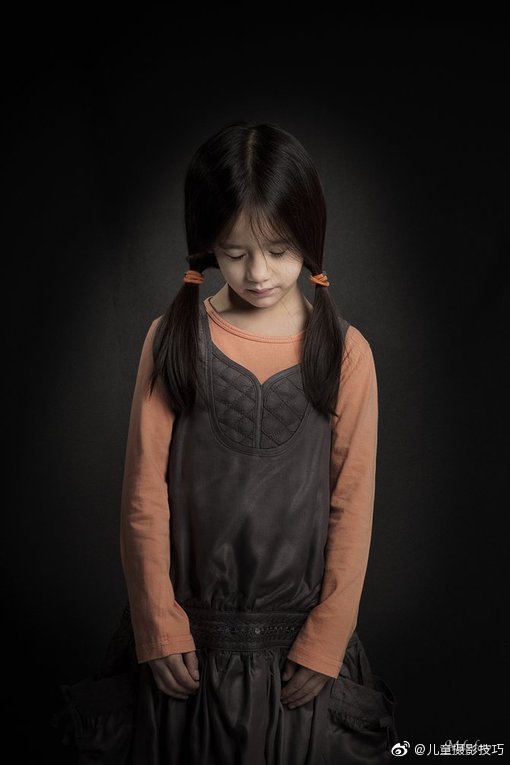 作品来自荷兰纪实摄影师mirjamdelrue孤独的小孩