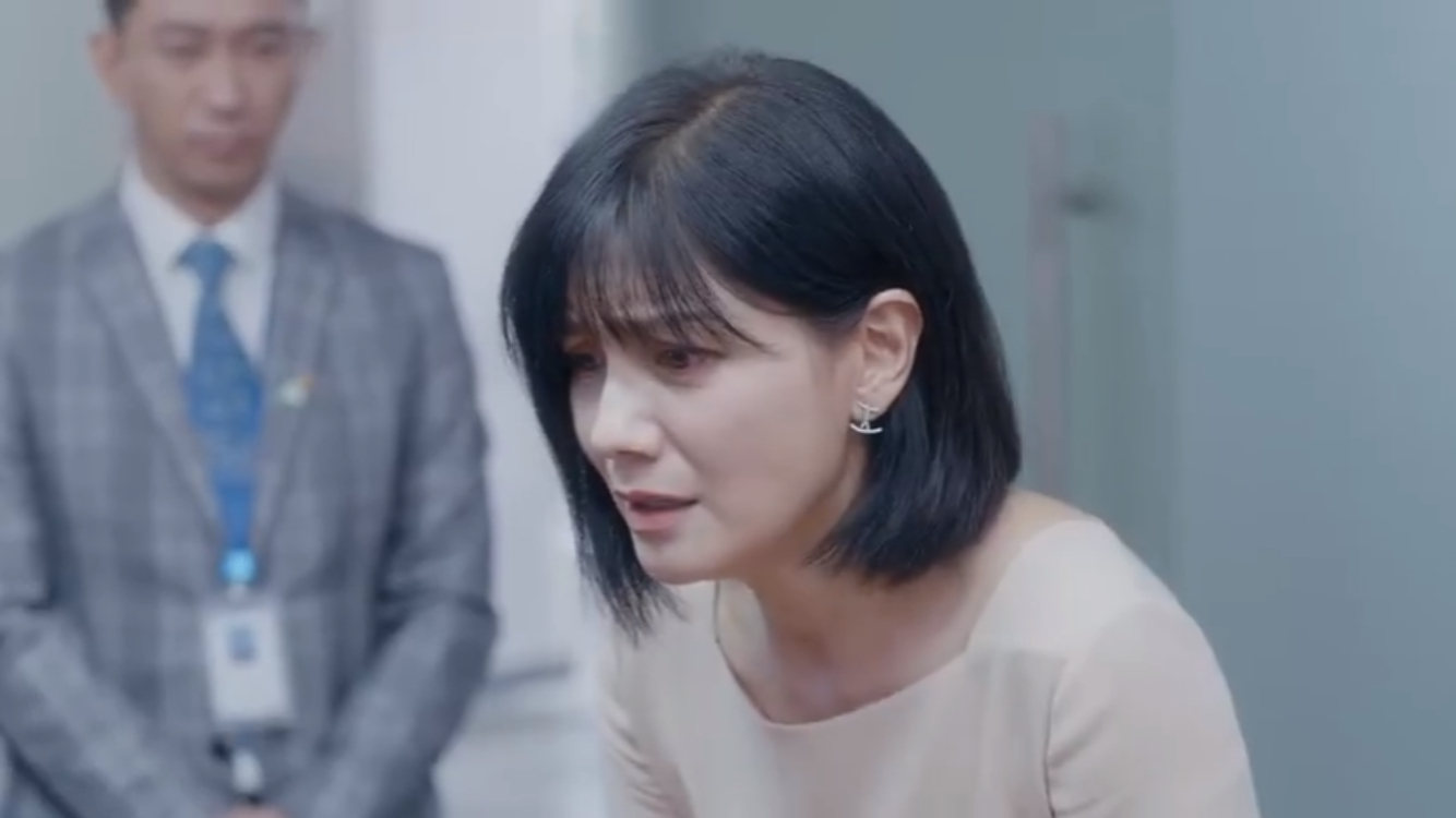 胡可客串《安家》,观众直呼没认出来,毕竟胡可也45岁了