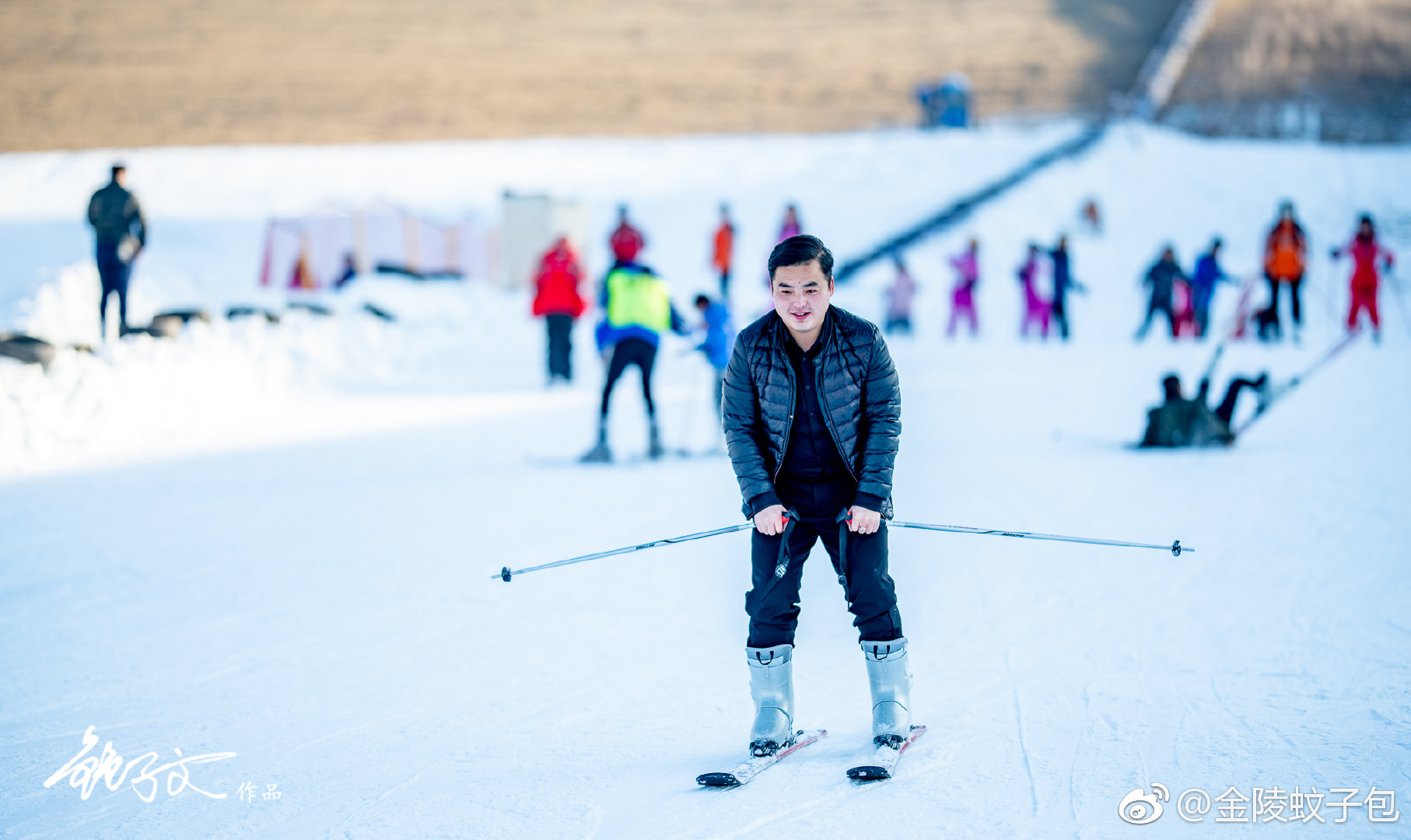天水青鹃山滑雪场位于天水市平南镇孙集村，雪场占地面积100亩