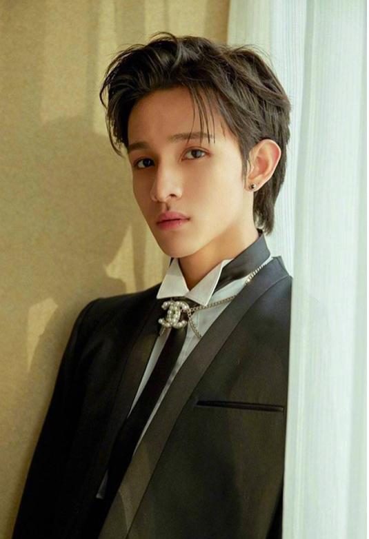 17岁歌手金samuel父亲遇害,家世显赫,合作伙伴曾收到死亡预告