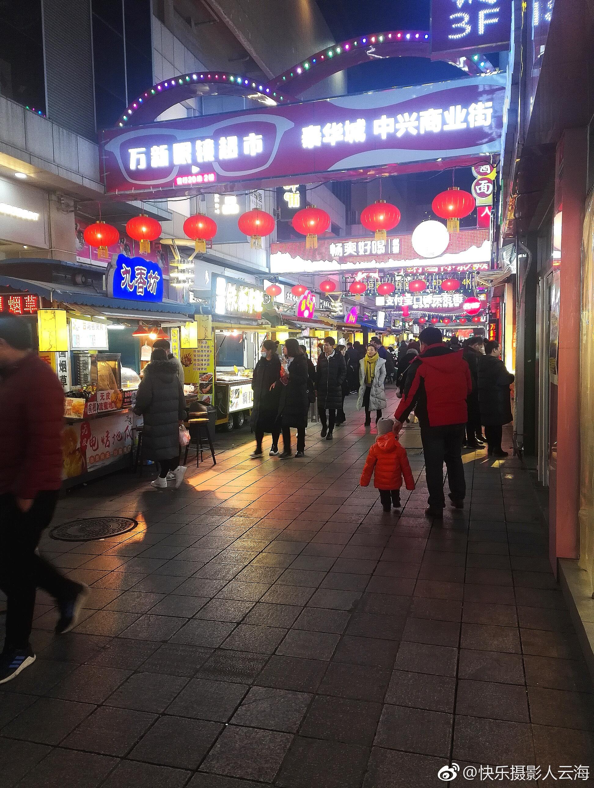 潍坊,泰华城 中兴商业街,夜景.
