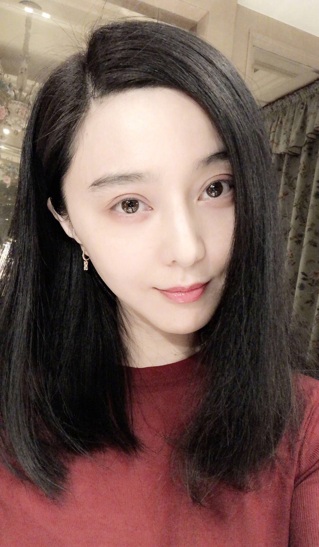 范冰冰新年首晒自拍照换上中长直发依旧女神范