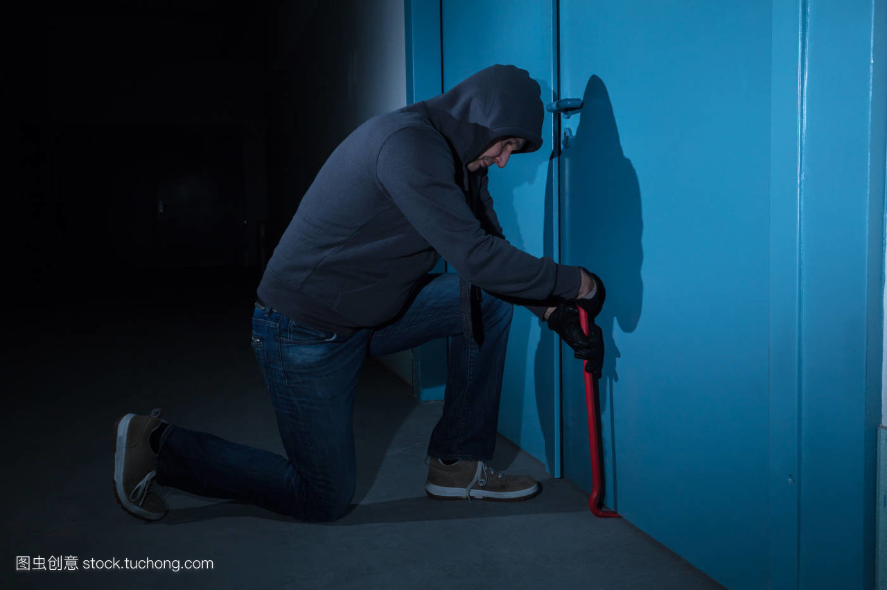 小偷偷电瓶被电死,法院却判车主赔5万,网友:天理何在