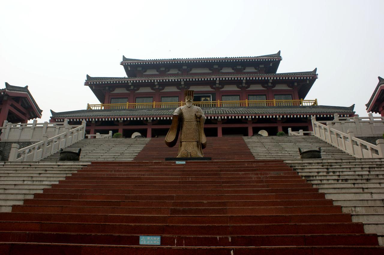 世界上最气派的皇宫群: 总面积达565万平方公里, 相当于8个故宫!