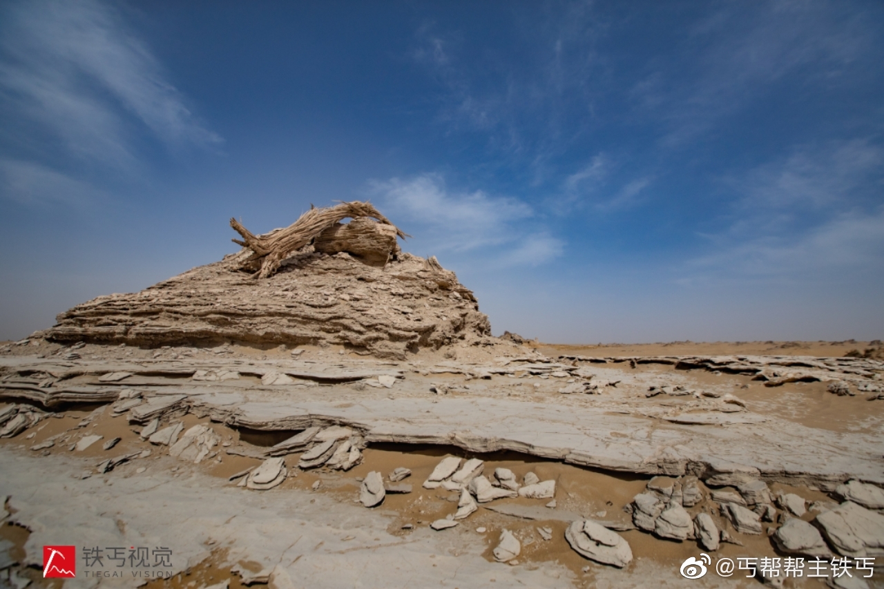 尼雅遗址位于塔克拉玛干沙漠腹地
