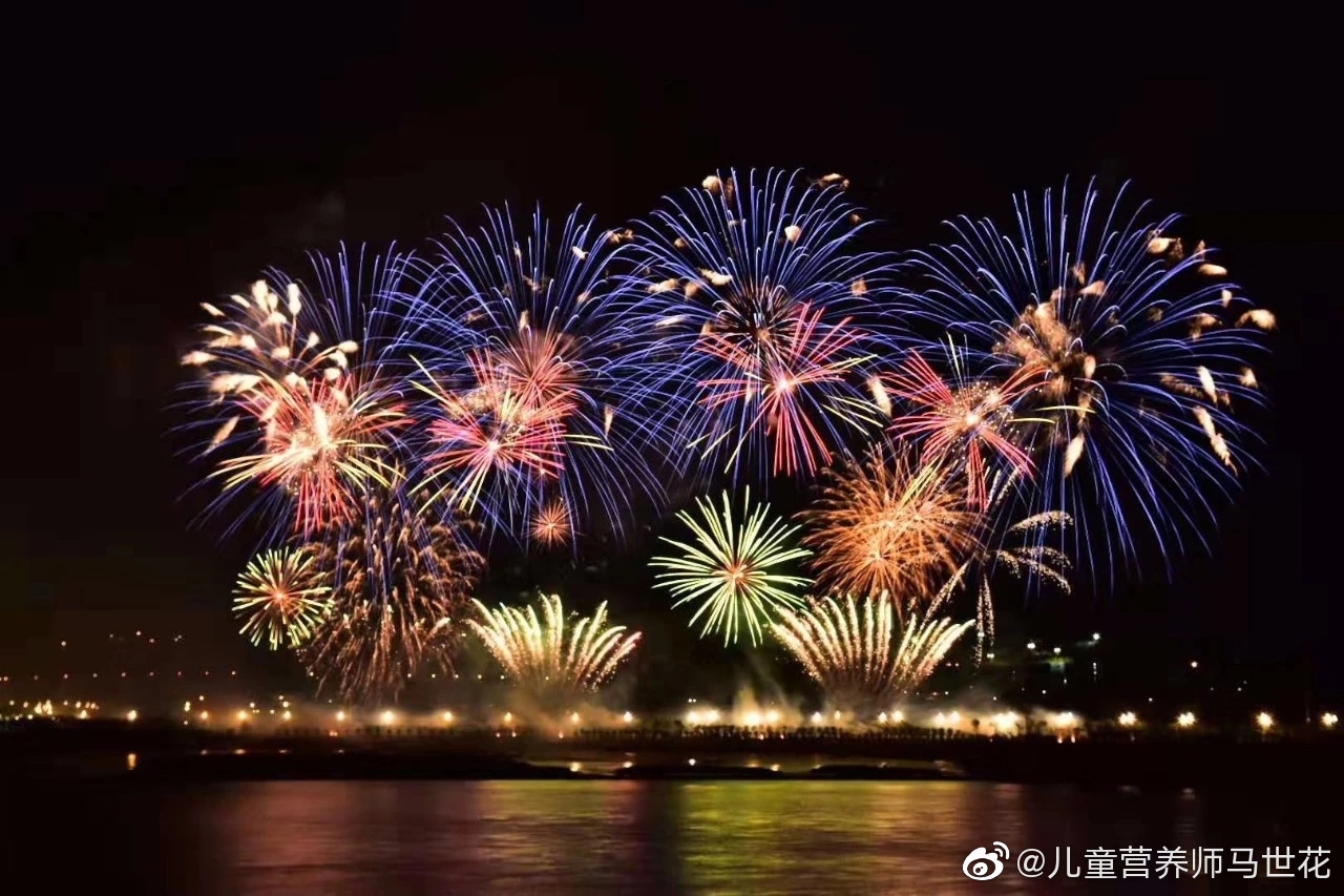 昨晚福州江滨的烟花,响了半个小时