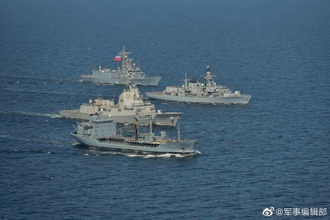 2019年4月21日,波兰海军指挥官与北约舰艇一起进行训练演习