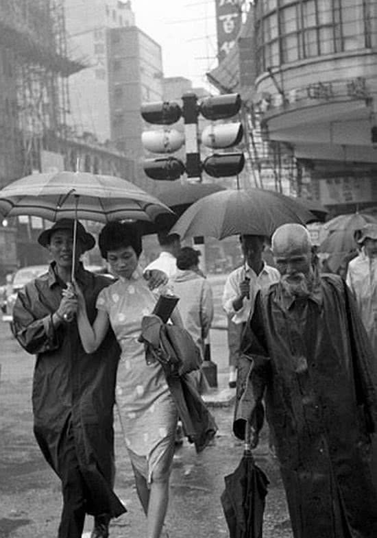 历史罕见老照片:图为50年代香港,女孩的辫子.历