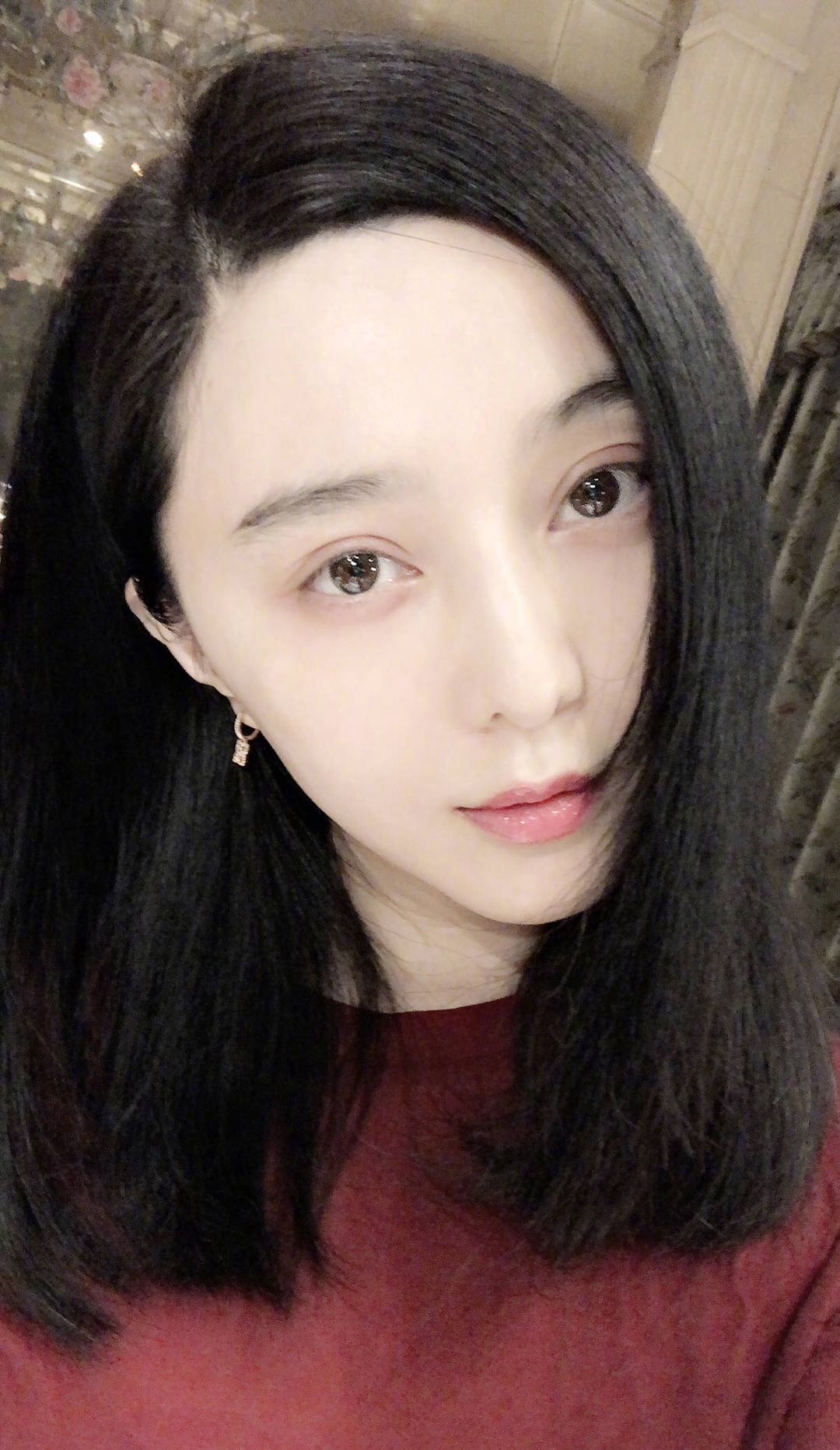 范冰冰新年首晒自拍照换上中长直发依旧女神范