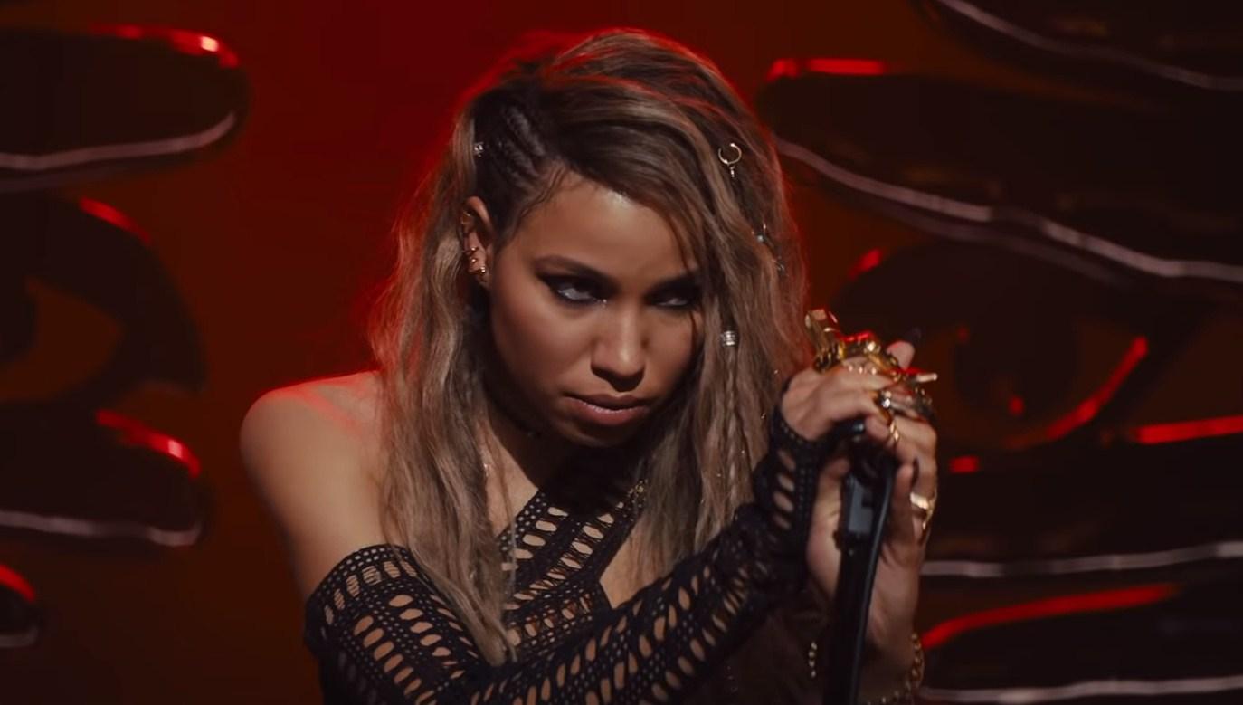 猛禽小队曝新画面小丑女调侃蝙蝠侠黑金丝雀超能力显现