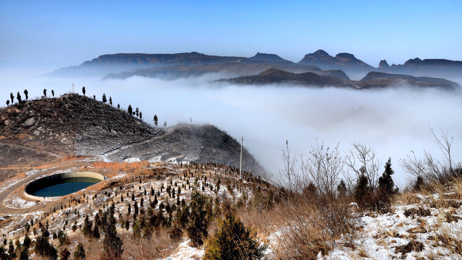 行者马健 1 / 9  2月28日早上,雪后初霁,地处太行山区的河北省邢台