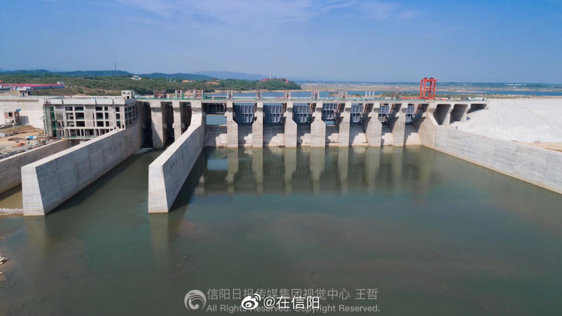 航拍：出山店水库大坝及移民新村|水库大坝|王哲|信阳_新浪新闻