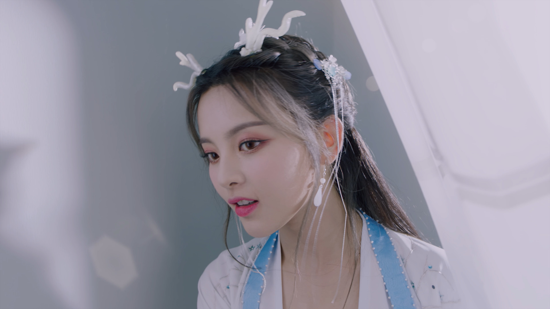 杨超越扮小龙女惊现尬演技,但凭这一点,就能让粉丝再爱十年!