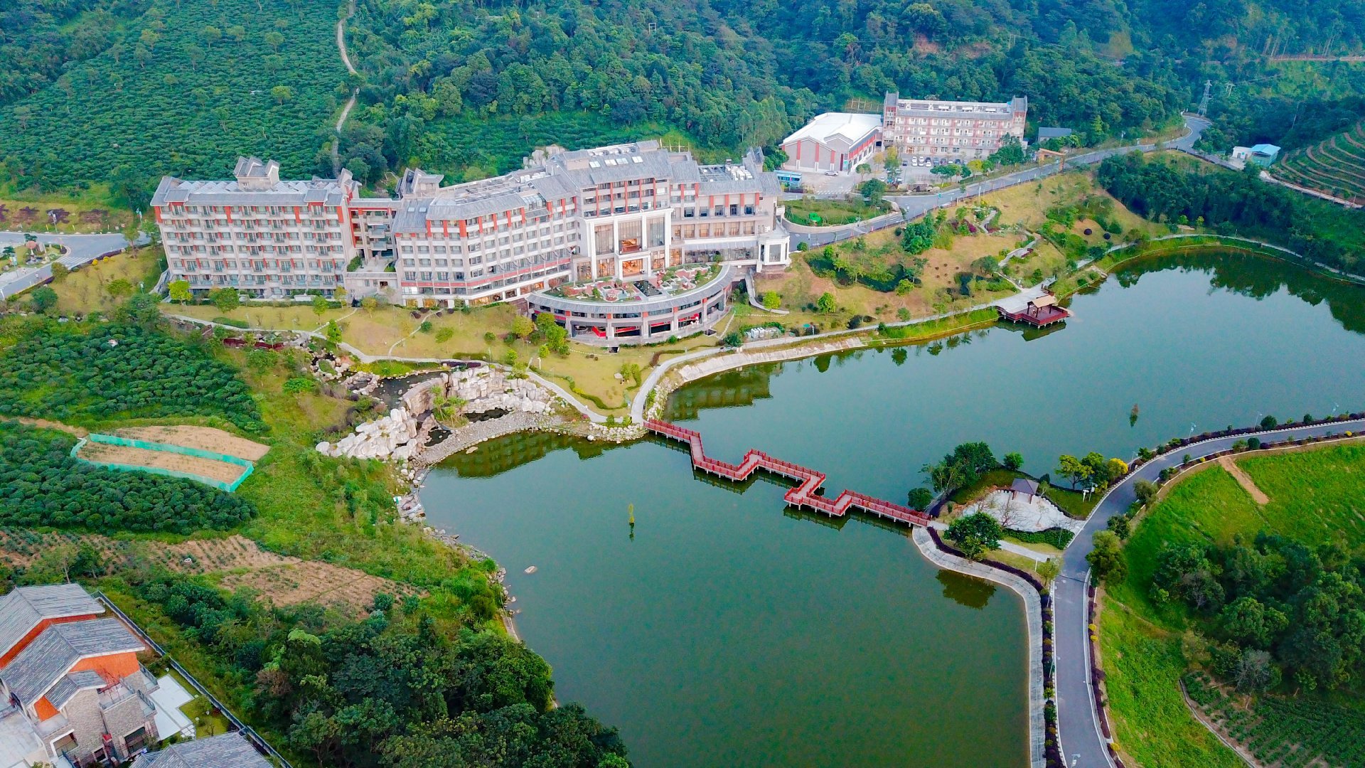 9月27日无人机航拍镜头中的象窝山生态园象窝山