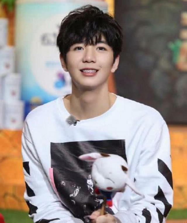 猜测了这么多久,张丹峰儿子张镐濂签约乐华终于官宣了!