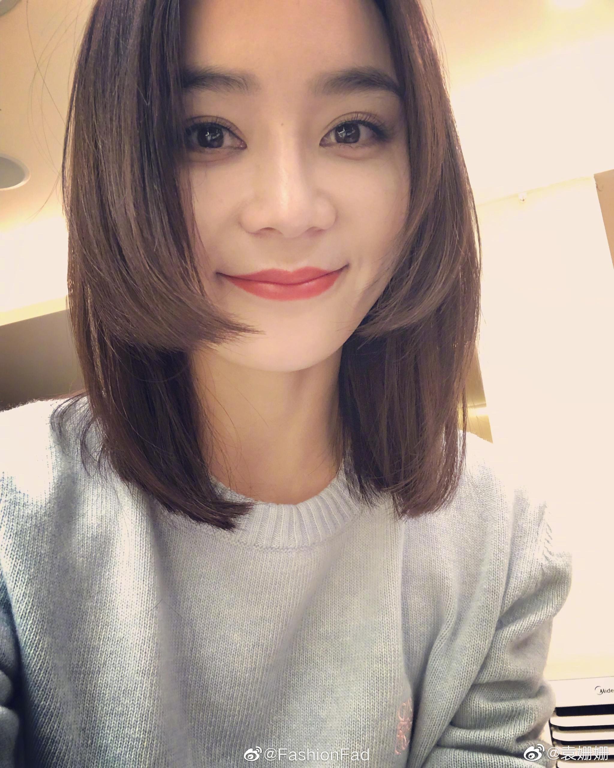 袁姗姗 微博自拍晒公主切造型,俏皮减龄,时尚感飙升