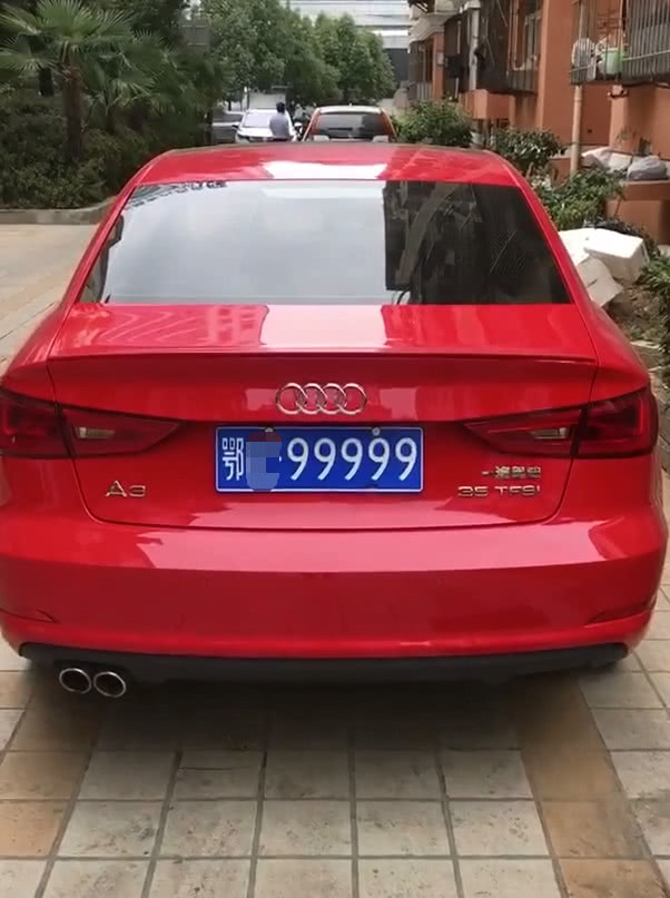 小区现5连号奥迪a3,当看到车牌数字,网友:给5辆宝马都不换