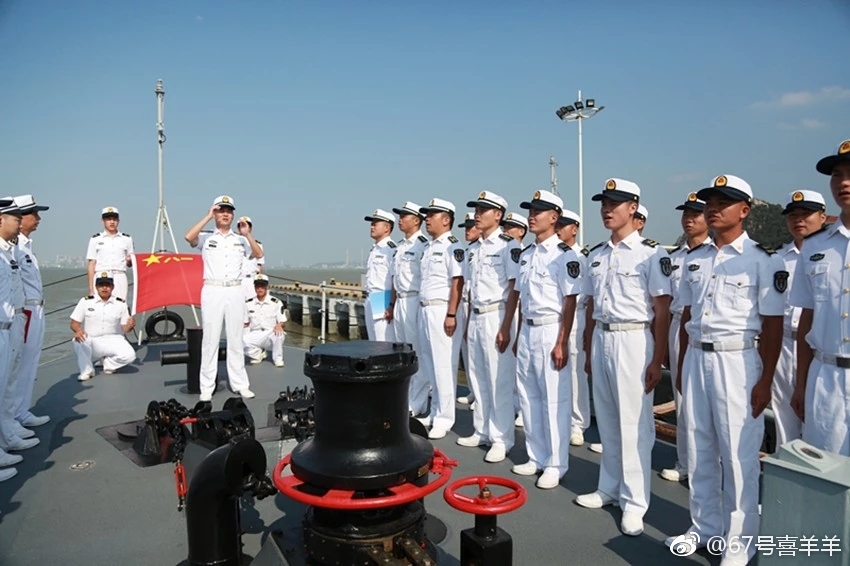 来看一看,只有水兵才能享受到的甲板文化.(图片来源微信公众号