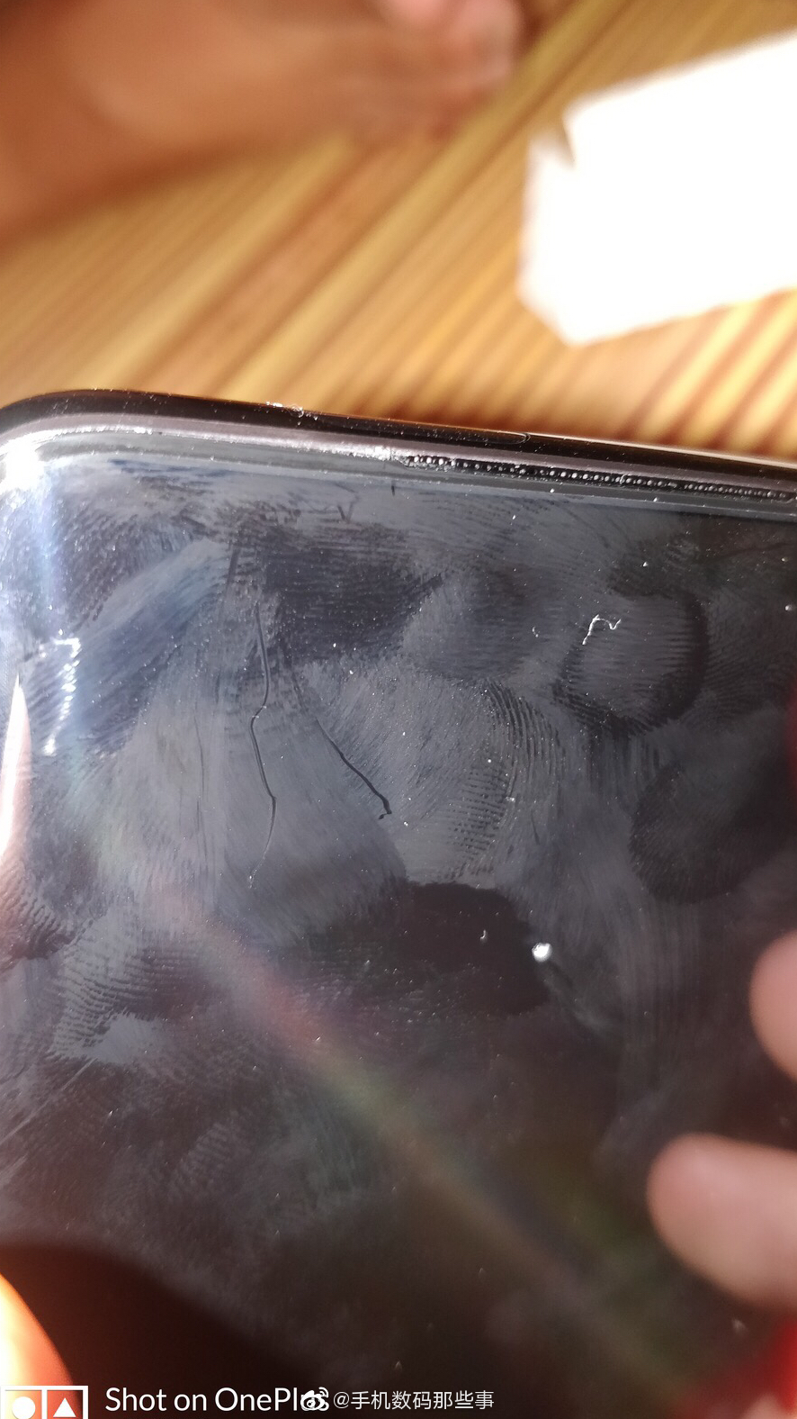 网友投稿请问这是正常现象么还是瑕疵有点溢胶