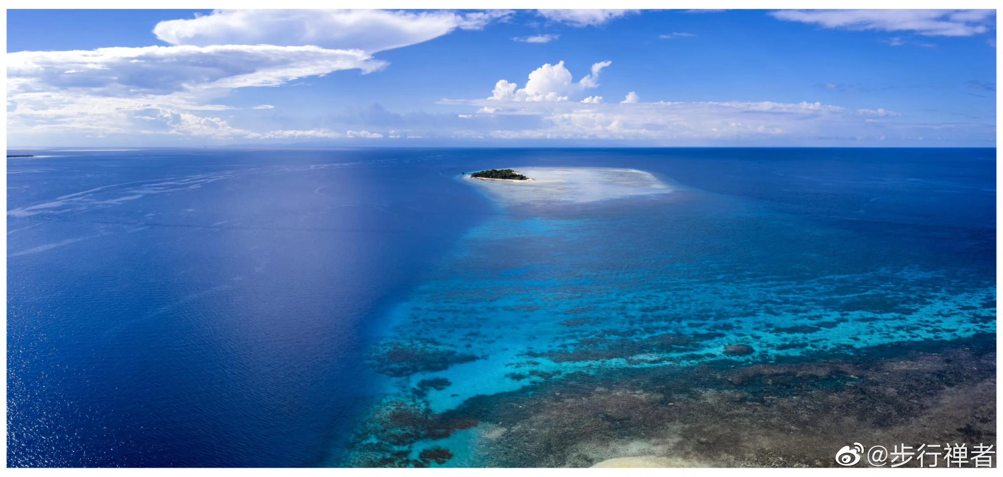 仙本那拖尾沙滩链接着大小马达京岛形成一条长长的沙桥