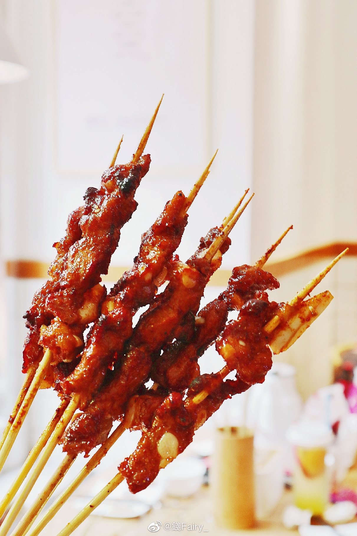 番茄炒年糕味道不错 番茄味蛮浓郁 年糕口感也很好 蜜汁排骨串很好吃