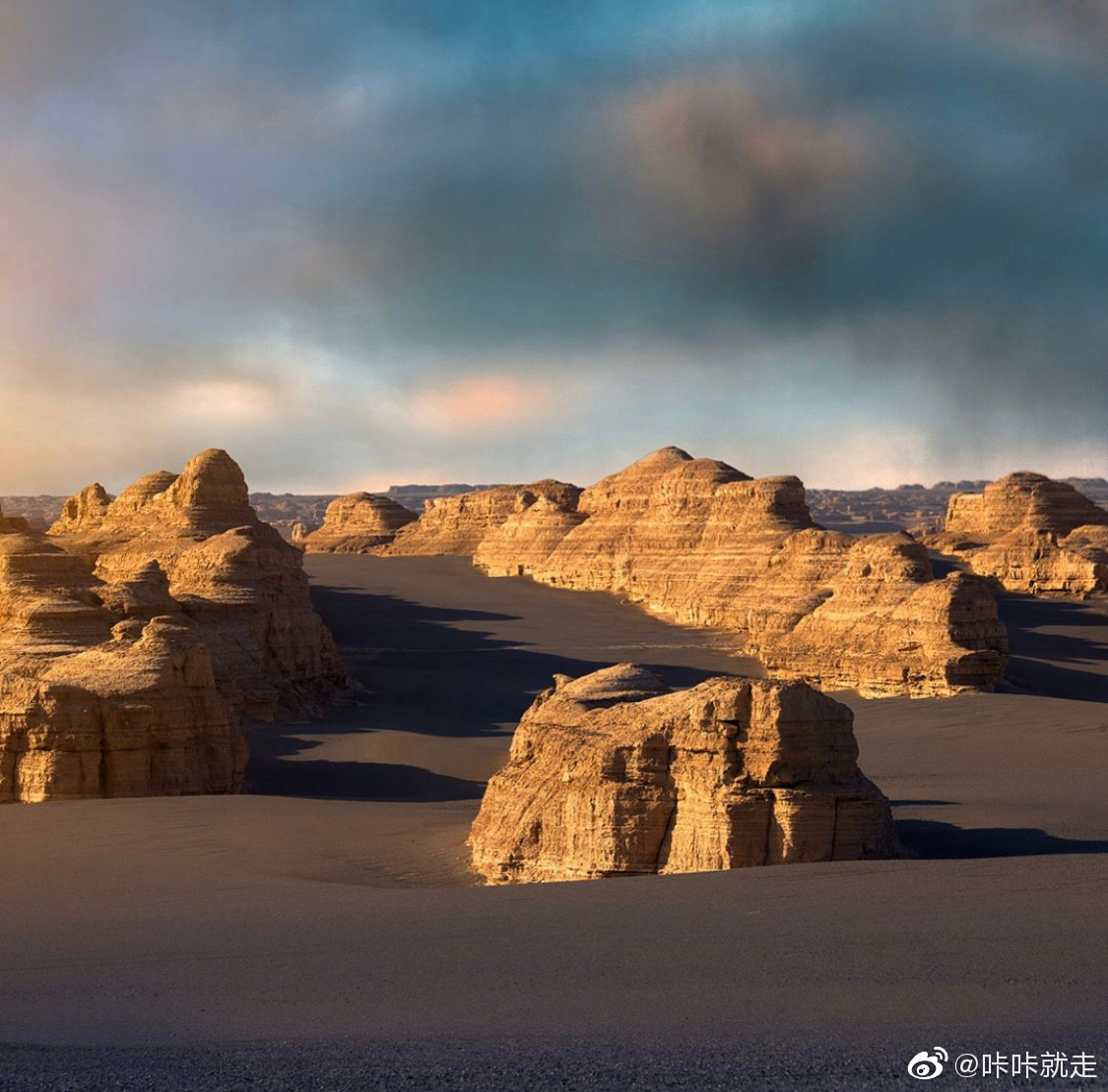 古楼兰一座举世古城楼兰古国的都城,它坐落于新疆巴音郭楞蒙古自治州