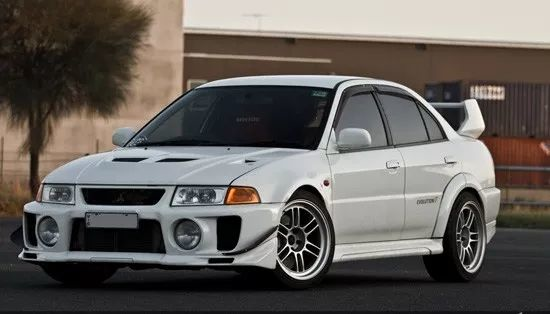 《头文字d》中的"绿叶"车——那台用来"撞山"的evo iv