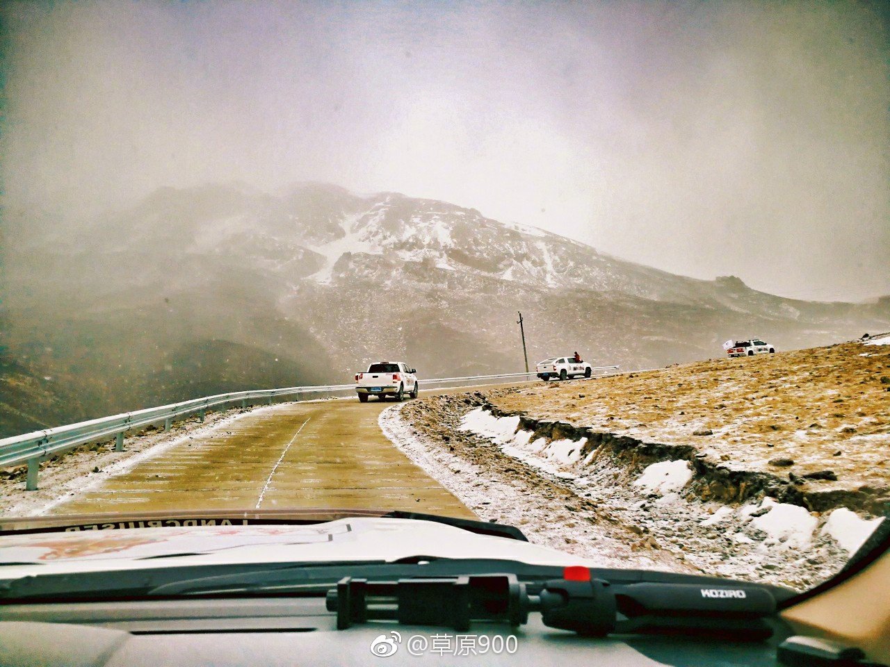 启程出发,就总是要在沿途风雨纷扰中去突围和探索,是路,总有坎坷
