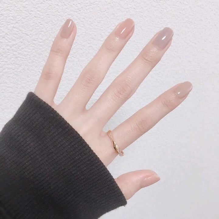 非常温柔的指甲色搭配,很适合冬天!