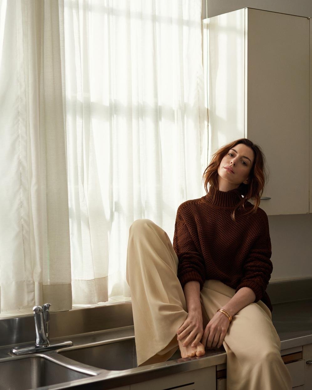 安妮海瑟薇最新杂志照好喜欢她这种慵懒的随性美啊