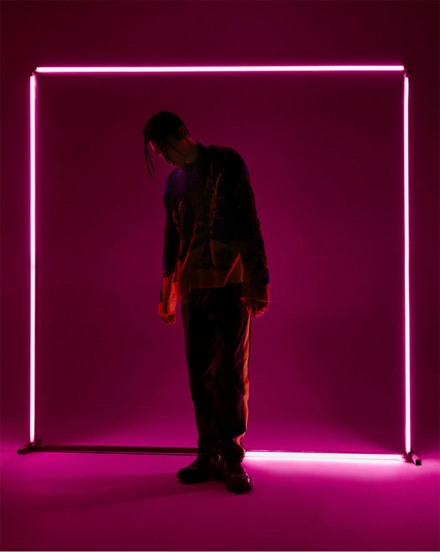 王子异封面大片街头范十足 多元化发展引期待