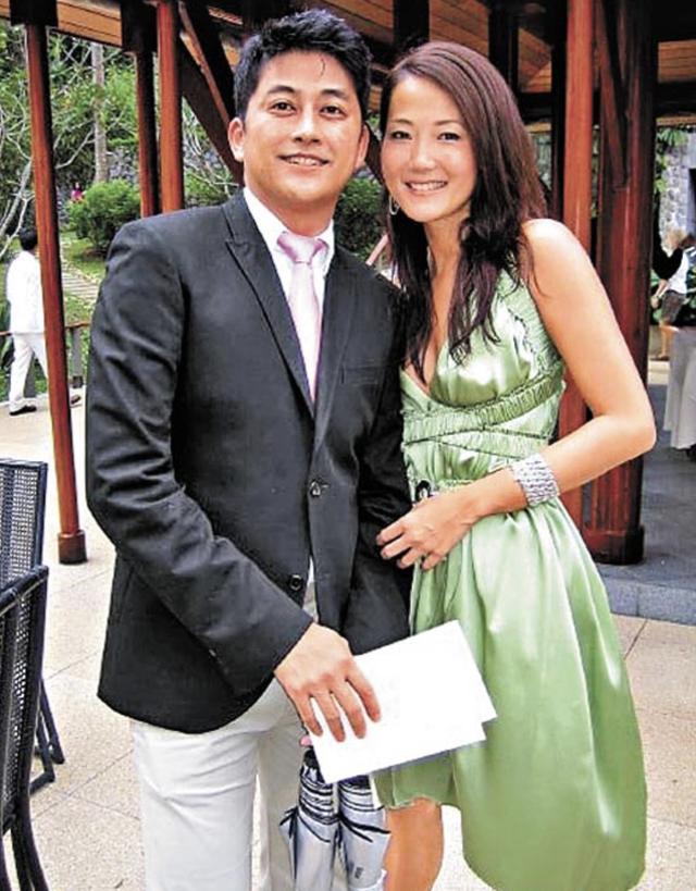 42岁陈小韵做幸福人妻洗白偷窃污点,曾公开斥父亲陈曜旻恋章小蕙