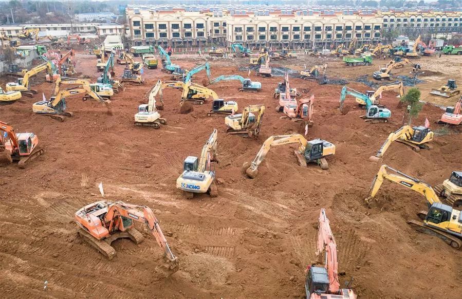 这些天都会时不时地会当一会儿"网络监工",看看工地上一片忙碌的工人