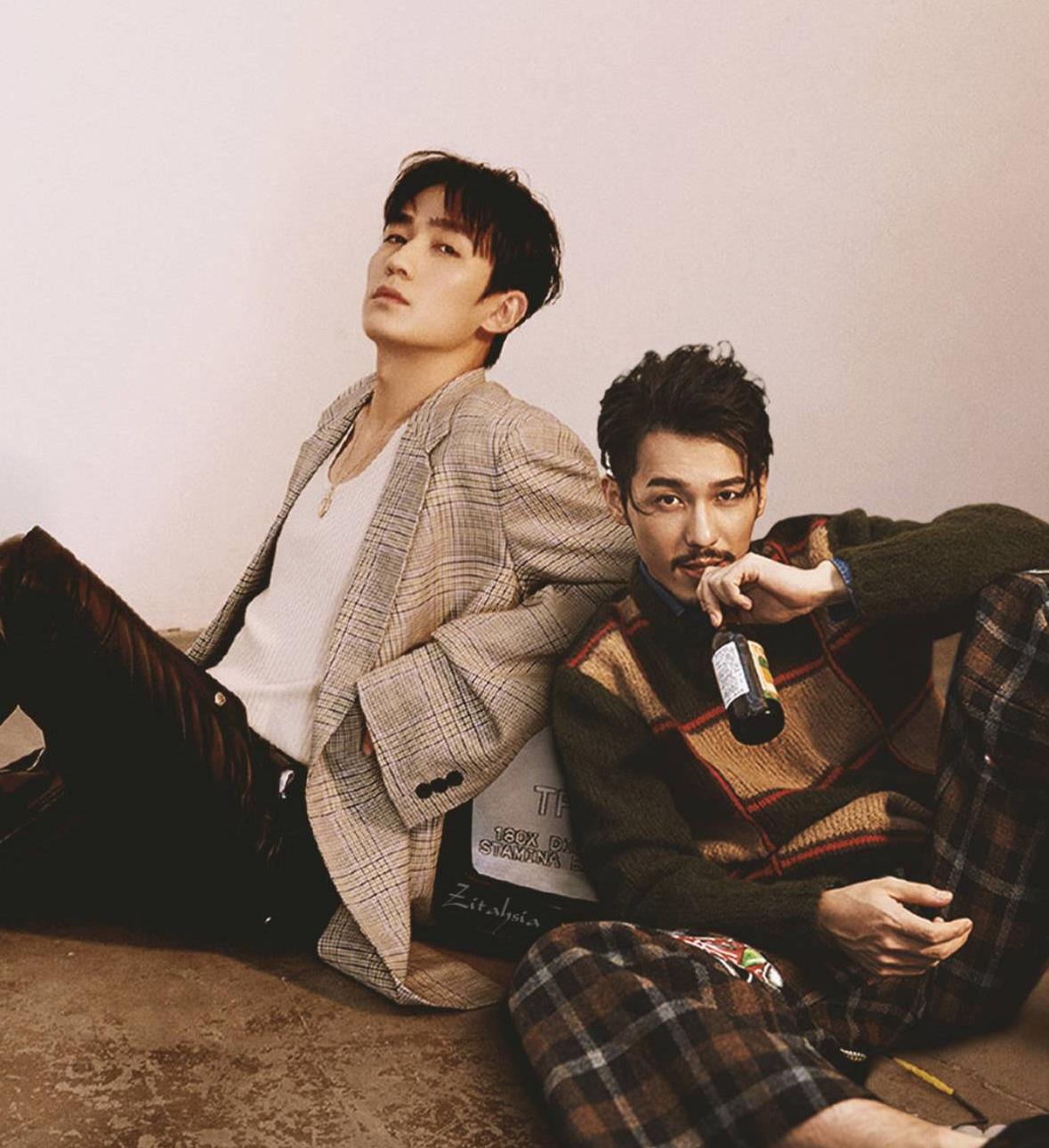 白宇新剧路透来袭 羽绒服配拖鞋太抢镜 网友:村口白大爷了解一下