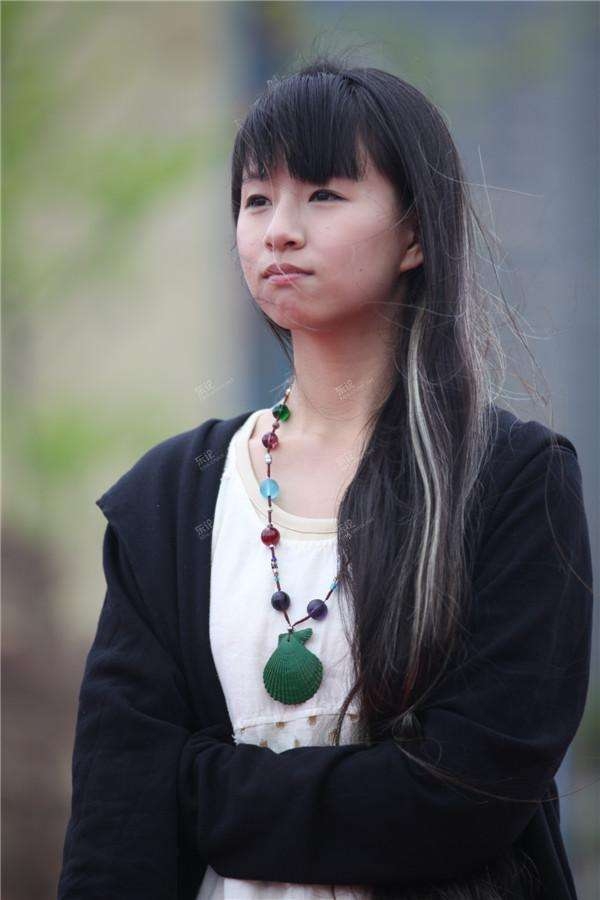 小彩旗近照曝光引网友围观,网友感慨:清纯唯美|近照曝光|围观|长发