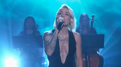 天灰姐深情首唱《海王》主题曲Everything I Ne