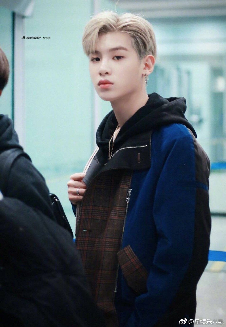 银色短发的昊昊清新帅气|黄明昊|短发|期待明天_新浪网