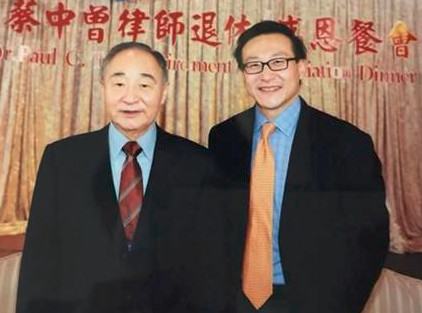 蔡崇信的父亲蔡中曾和祖父蔡六乘都是法律界名人,蔡崇信的父亲蔡中曾