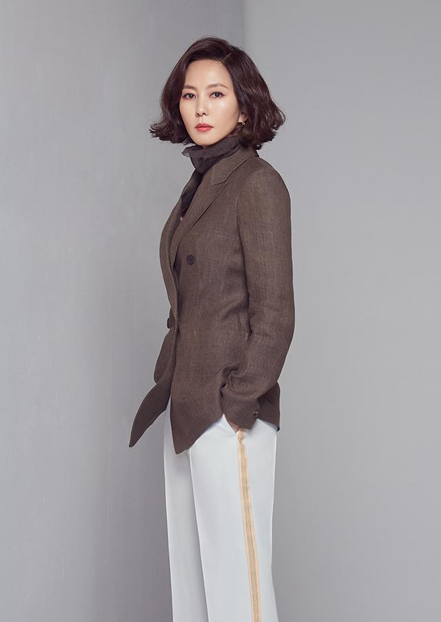 48岁金南珠新发型波波头气场全开,年轻10岁都不止,意外高级时尚