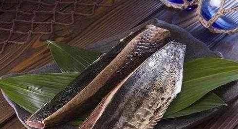 全球"第一硬鱼",被迫做成刀,连猫都啃不了,只能磨成粉拌饭吃