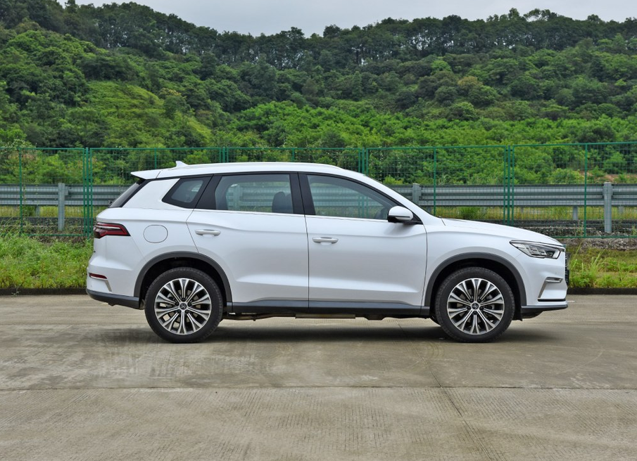 比亚迪宋prodm四个版本怎么选有必要买三擎四驱的顶配版吗