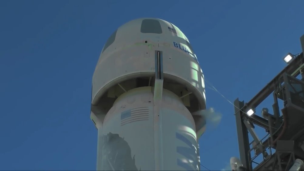 蓝色起源测试的新型载人飞船逃生系统