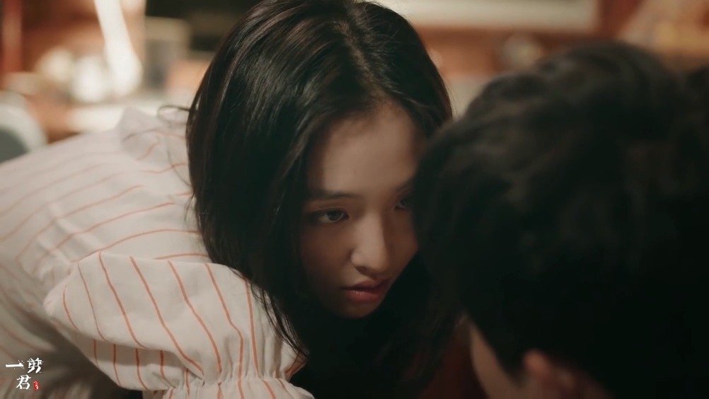 《我只喜欢你》 乔一醉酒"床咚"f君 f君撵醉酒的乔一走