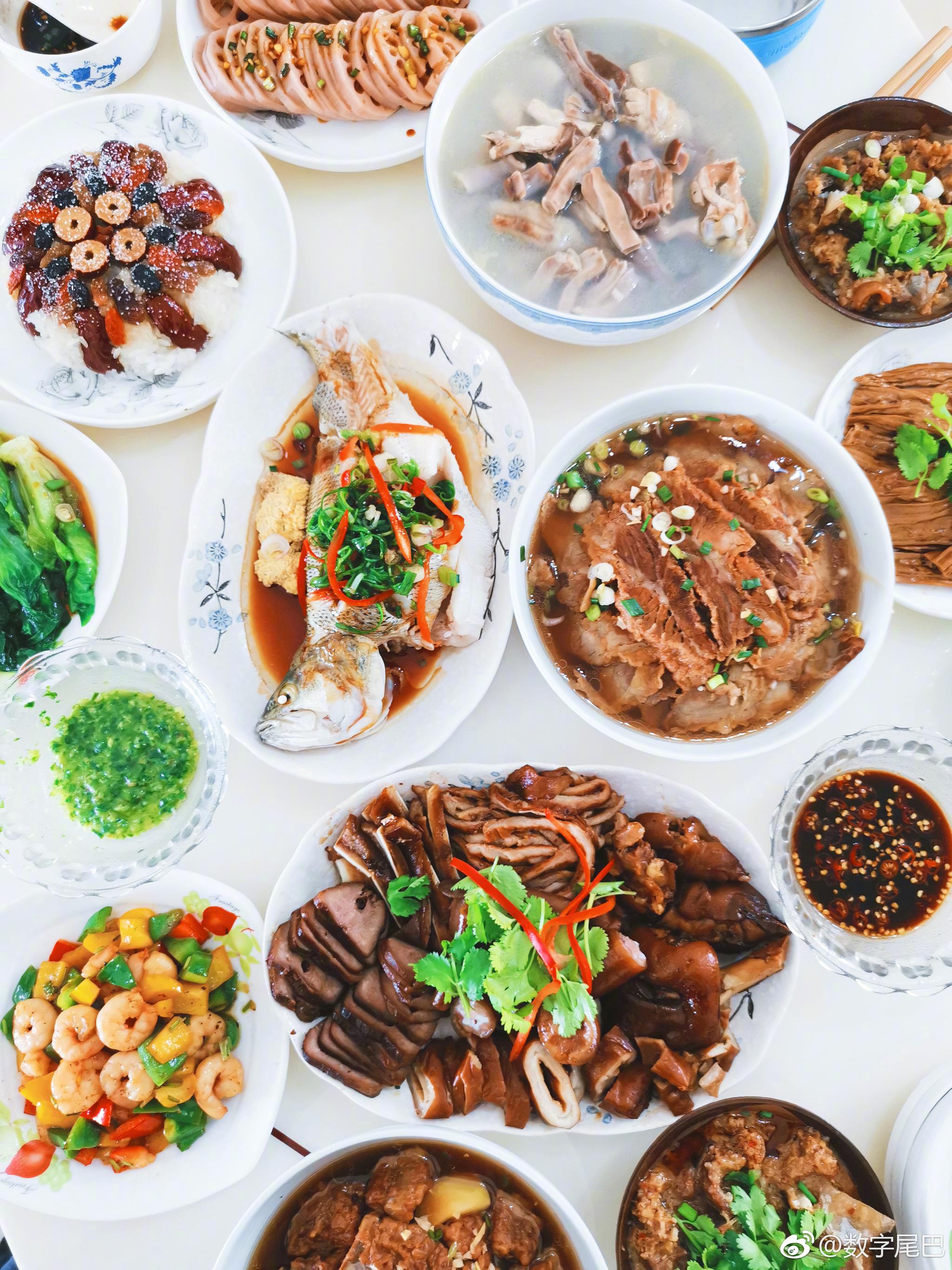 重庆家庭晒下团年饭