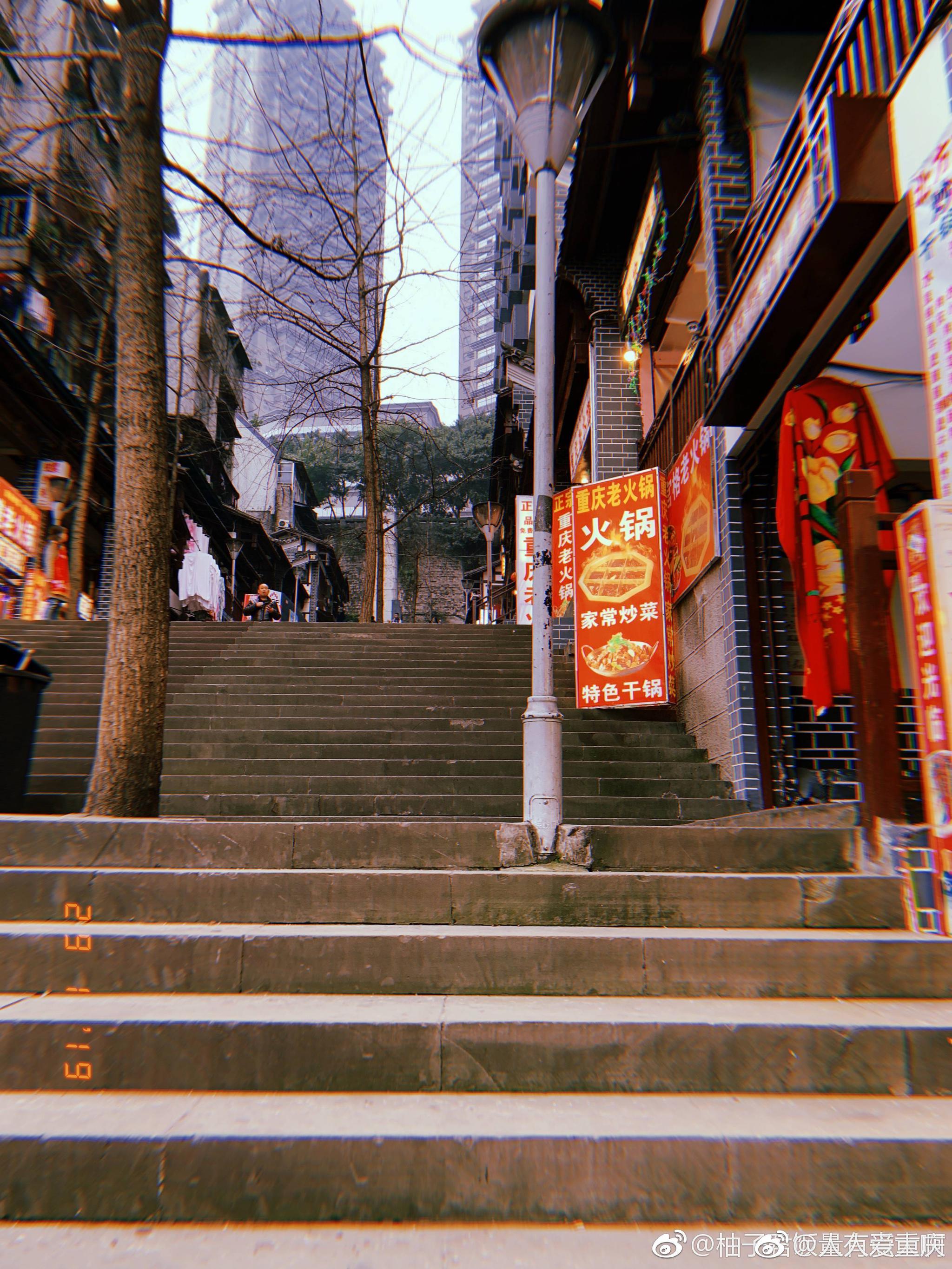 重庆一座港风满满的城市适合扫街新旧对比给予视觉的震撼